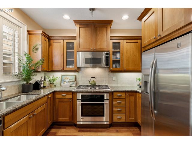 662 Sw TRILLIUM CREEK Ter, Portland, OR 97225