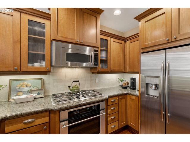662 Sw TRILLIUM CREEK Ter, Portland, OR 97225