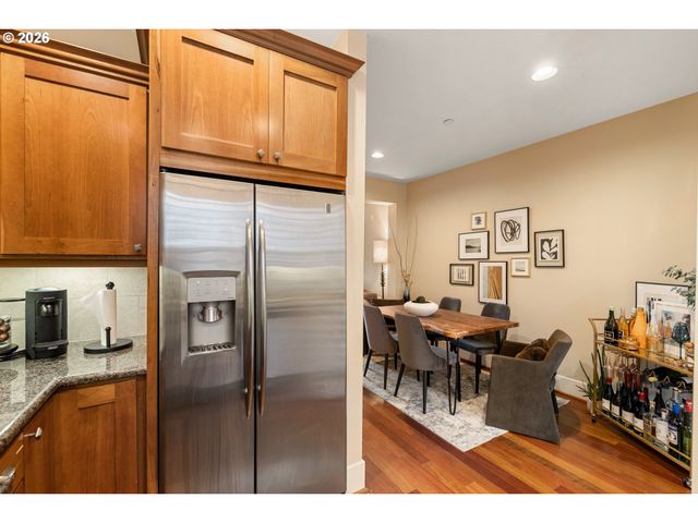 662 Sw TRILLIUM CREEK Ter, Portland, OR 97225