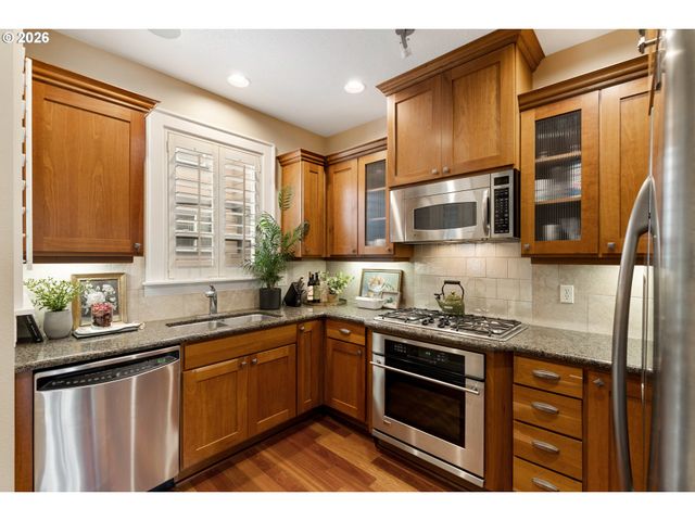 662 Sw TRILLIUM CREEK Ter, Portland, OR 97225