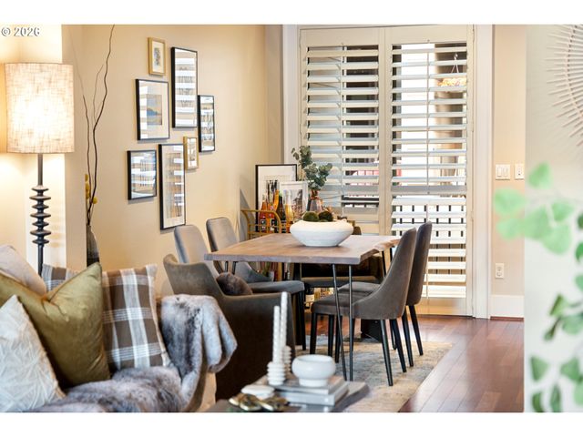 662 Sw TRILLIUM CREEK Ter, Portland, OR 97225