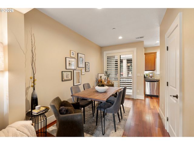 662 Sw TRILLIUM CREEK Ter, Portland, OR 97225