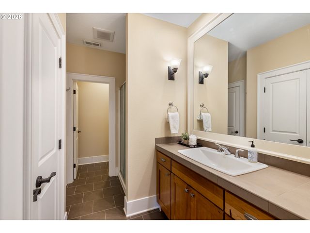 662 Sw TRILLIUM CREEK Ter, Portland, OR 97225