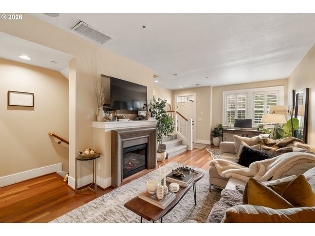 662 Sw TRILLIUM CREEK Ter, Portland, OR 97225