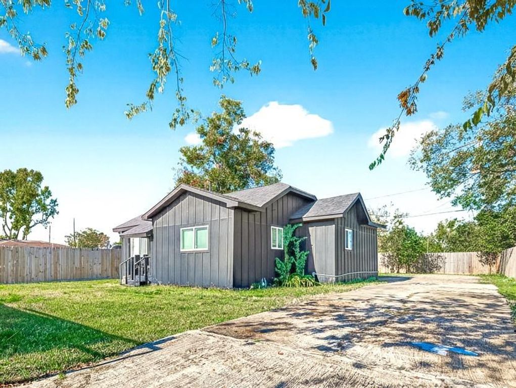 978 Saint Clair Street, Houston, TX 77088