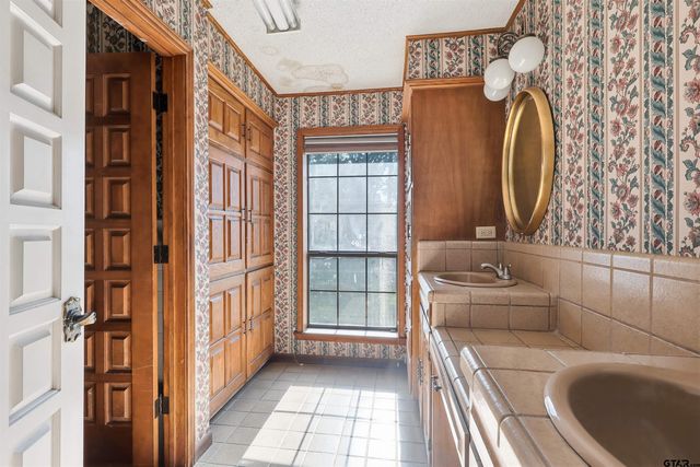 2506 CEDAR CREEk DR, Mt Pleasant, TX 75455