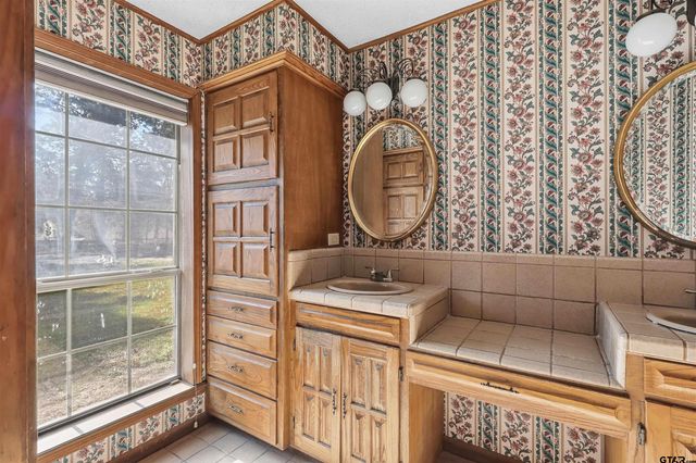 2506 CEDAR CREEk DR, Mt Pleasant, TX 75455