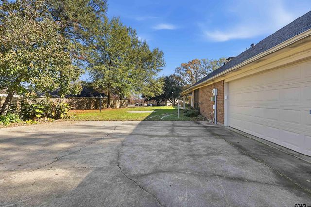 2506 CEDAR CREEk DR, Mt Pleasant, TX 75455