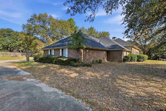 2506 CEDAR CREEk DR, Mt Pleasant, TX 75455