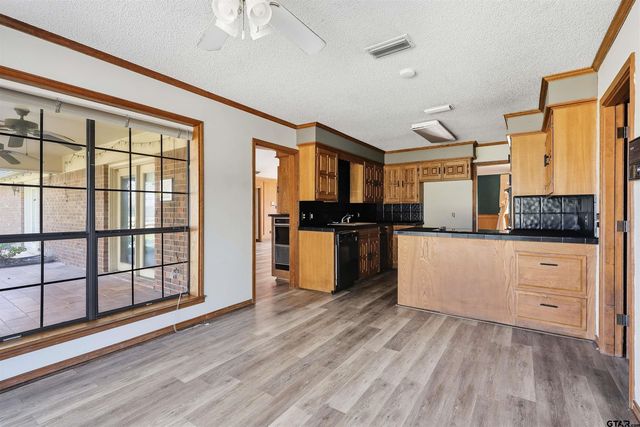 2506 CEDAR CREEk DR, Mt Pleasant, TX 75455