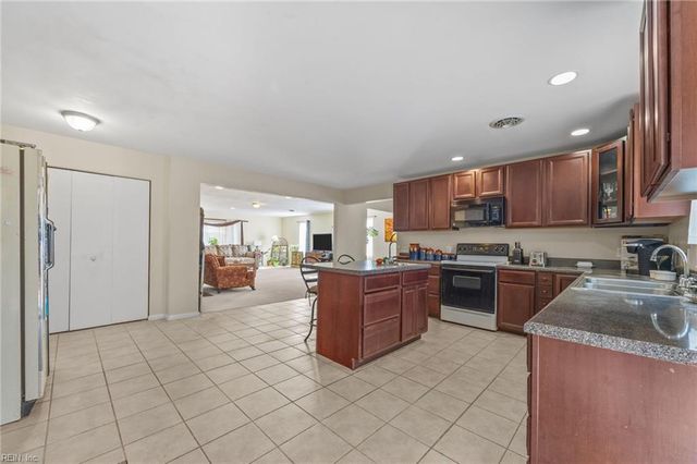 2308 Bidgood DR, Portsmouth, VA 23703