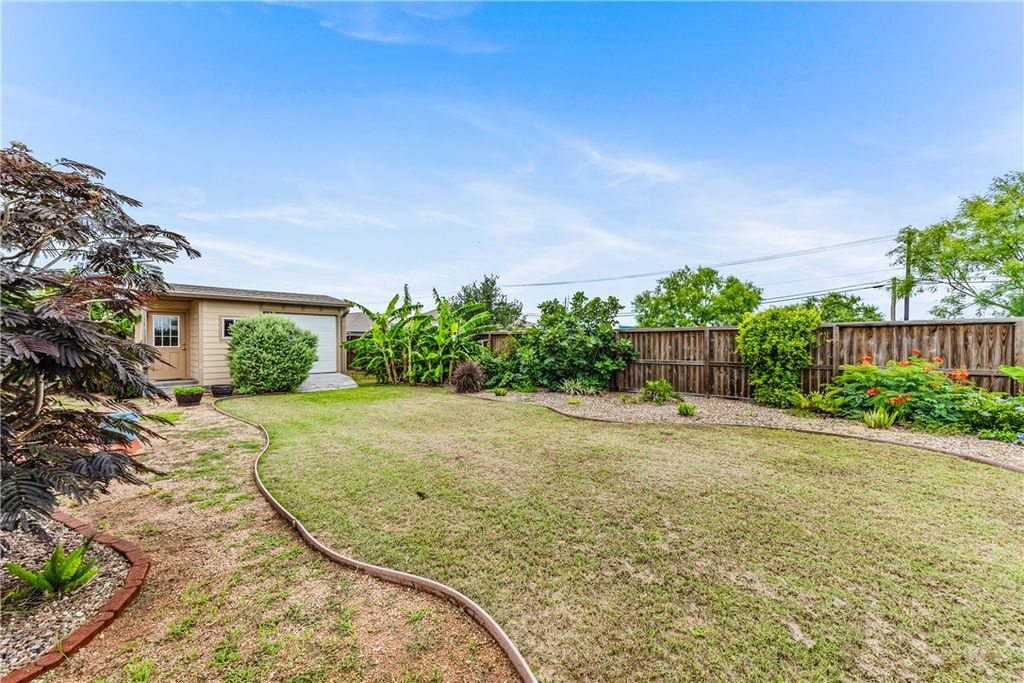 112 Teresa Lane, Rockport, TX 78382 — photo 2