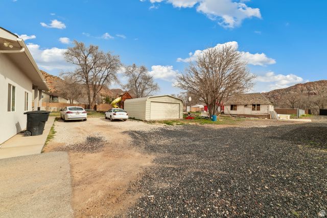 720 N CENTRAL ST, Hildale, UT 84784