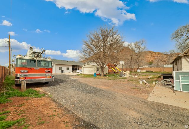 720 N CENTRAL ST, Hildale, UT 84784