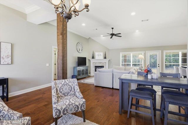 988 Clubhouse Drive, Pearl, MS 39208