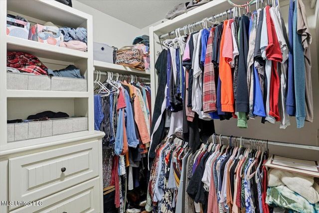 988 Clubhouse Drive, Pearl, MS 39208