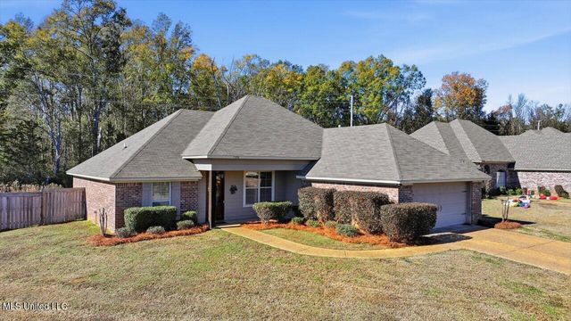 988 Clubhouse Drive, Pearl, MS 39208