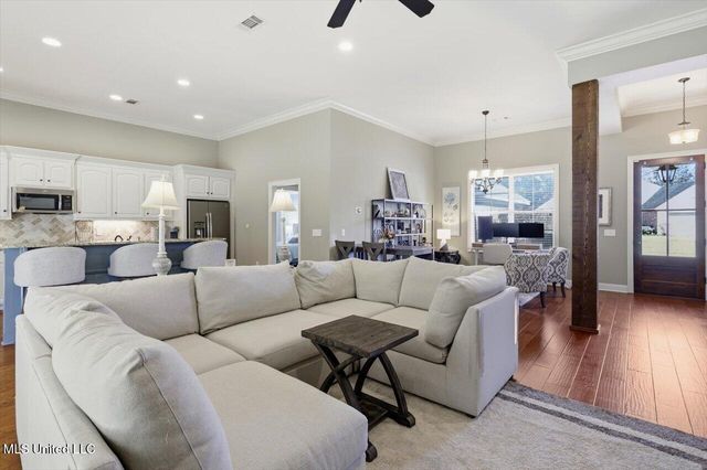 988 Clubhouse Drive, Pearl, MS 39208