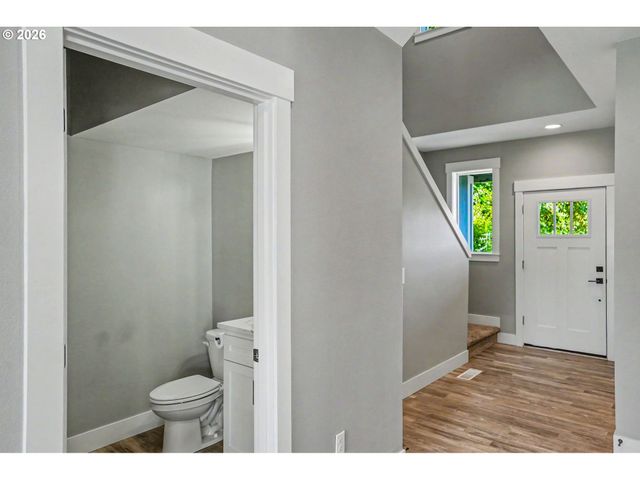433 GRANT St, Silverton, OR 97381