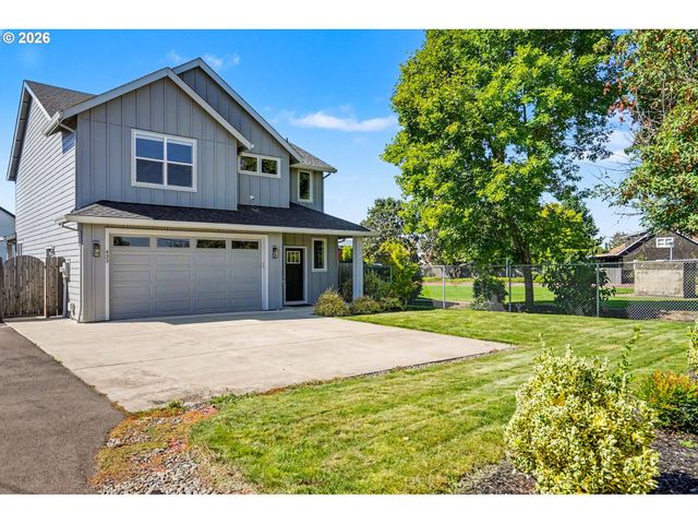 433 GRANT St, Silverton, OR 97381