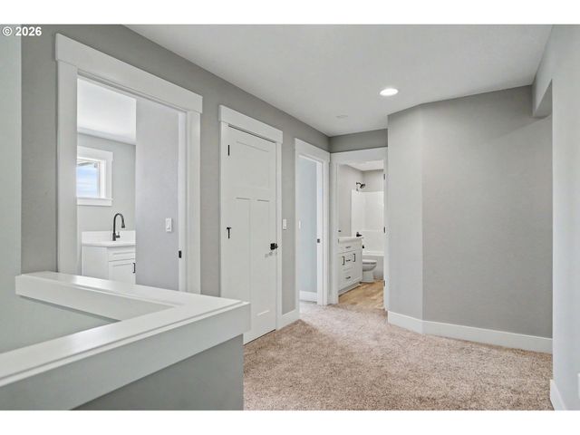 433 GRANT St, Silverton, OR 97381