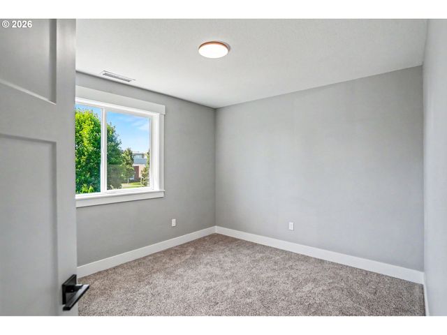 433 GRANT St, Silverton, OR 97381