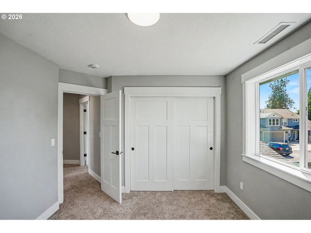 433 GRANT St, Silverton, OR 97381