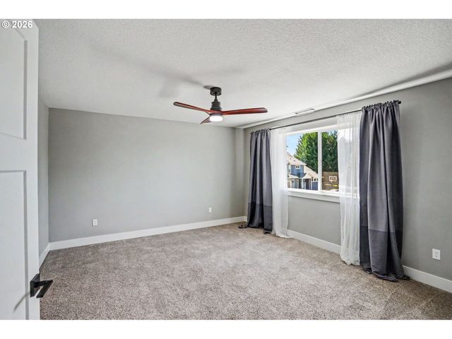 433 GRANT St, Silverton, OR 97381