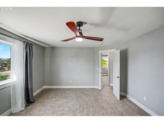433 GRANT St, Silverton, OR 97381
