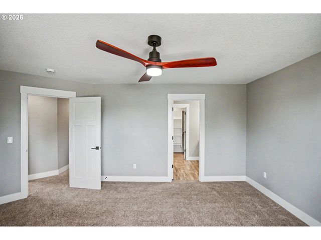 433 GRANT St, Silverton, OR 97381