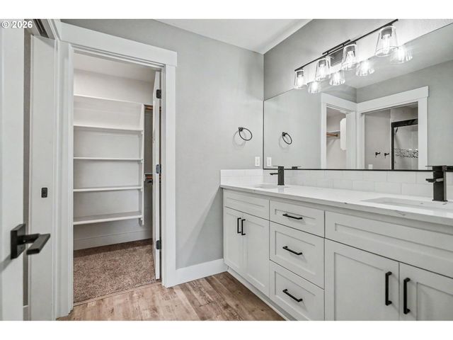 433 GRANT St, Silverton, OR 97381