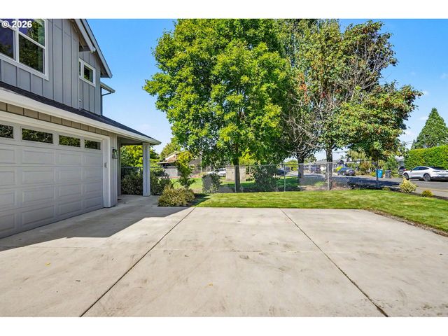 433 GRANT St, Silverton, OR 97381