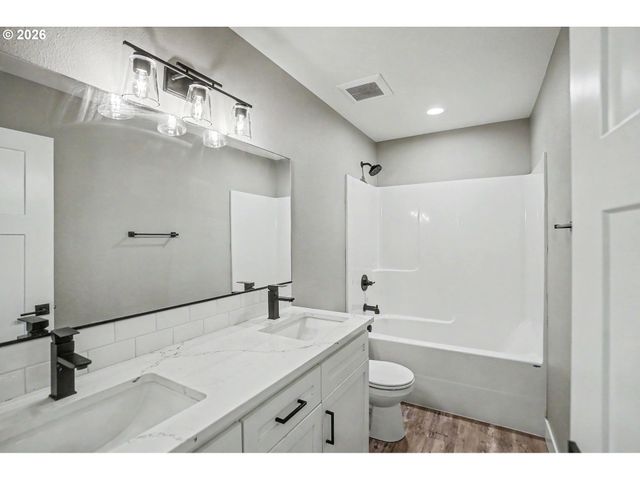 433 GRANT St, Silverton, OR 97381