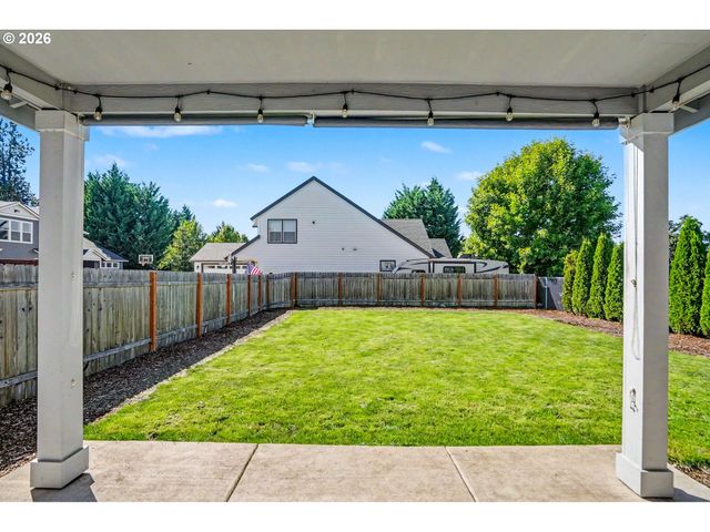 433 GRANT St, Silverton, OR 97381