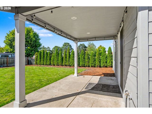 433 GRANT St, Silverton, OR 97381