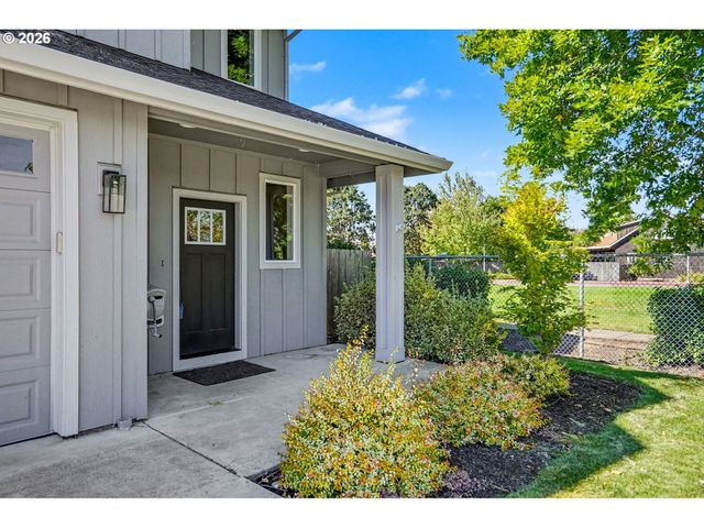 433 GRANT St, Silverton, OR 97381