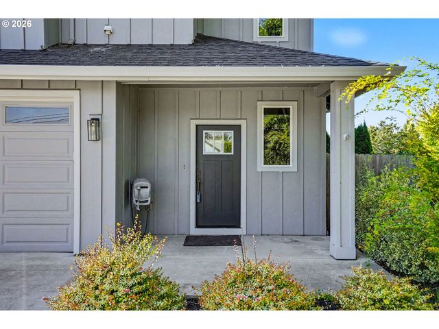 433 GRANT St, Silverton, OR 97381