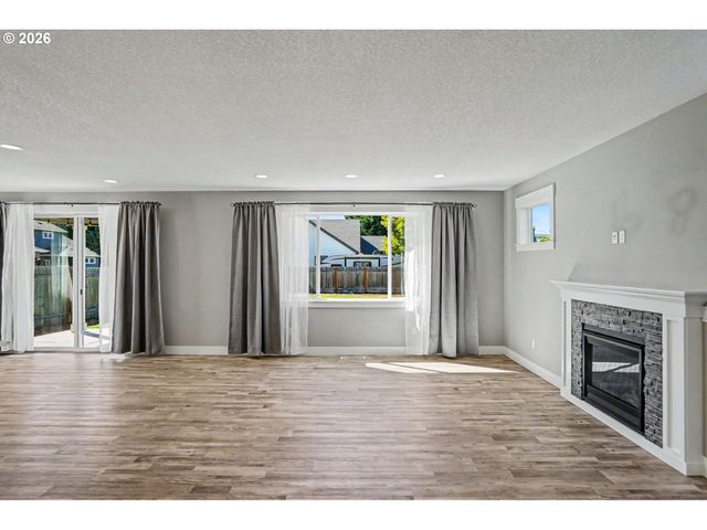 433 GRANT St, Silverton, OR 97381