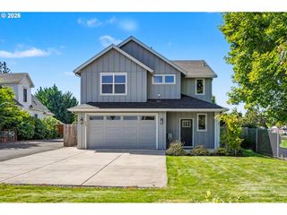 433 GRANT St, Silverton, OR 97381