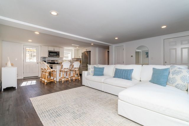 43 Sagamore Ave 1A, Winthrop, MA 02152