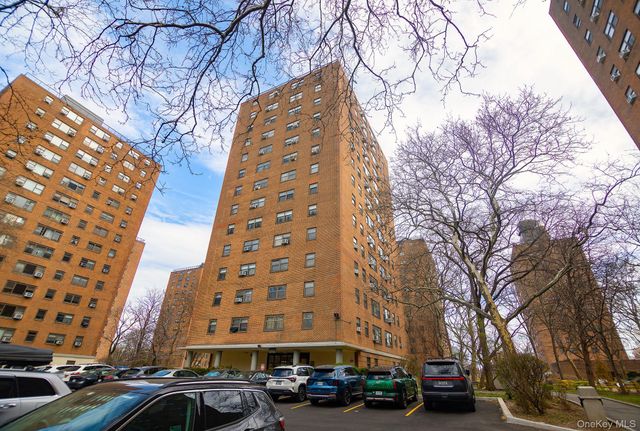 21-41 34th Avenue 11B, Astoria, NY 11106