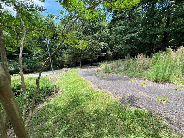 9135 Clearwater Road, Gainesville, GA 30506