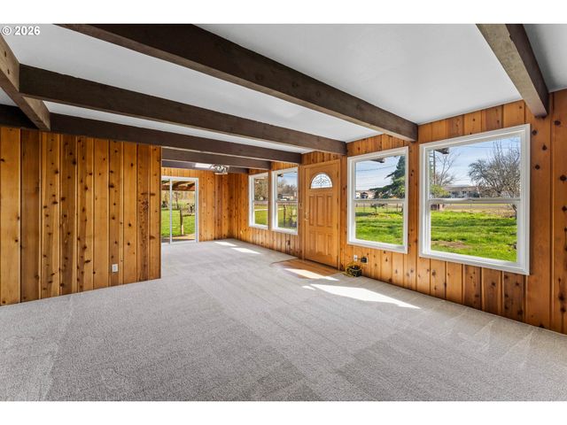 200 SIERRA Dr, Eagle Point, OR 97524