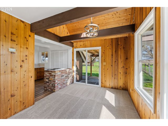 200 SIERRA Dr, Eagle Point, OR 97524