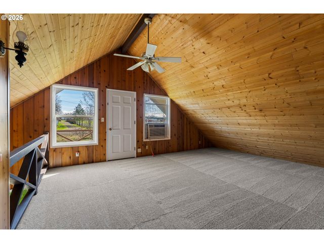 200 SIERRA Dr, Eagle Point, OR 97524