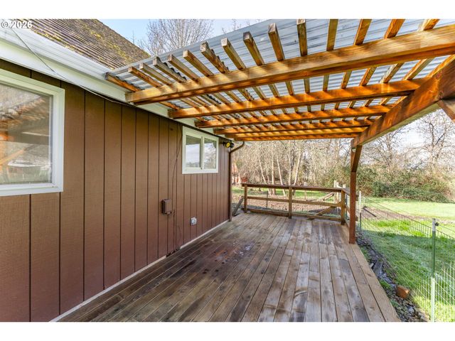 200 SIERRA Dr, Eagle Point, OR 97524