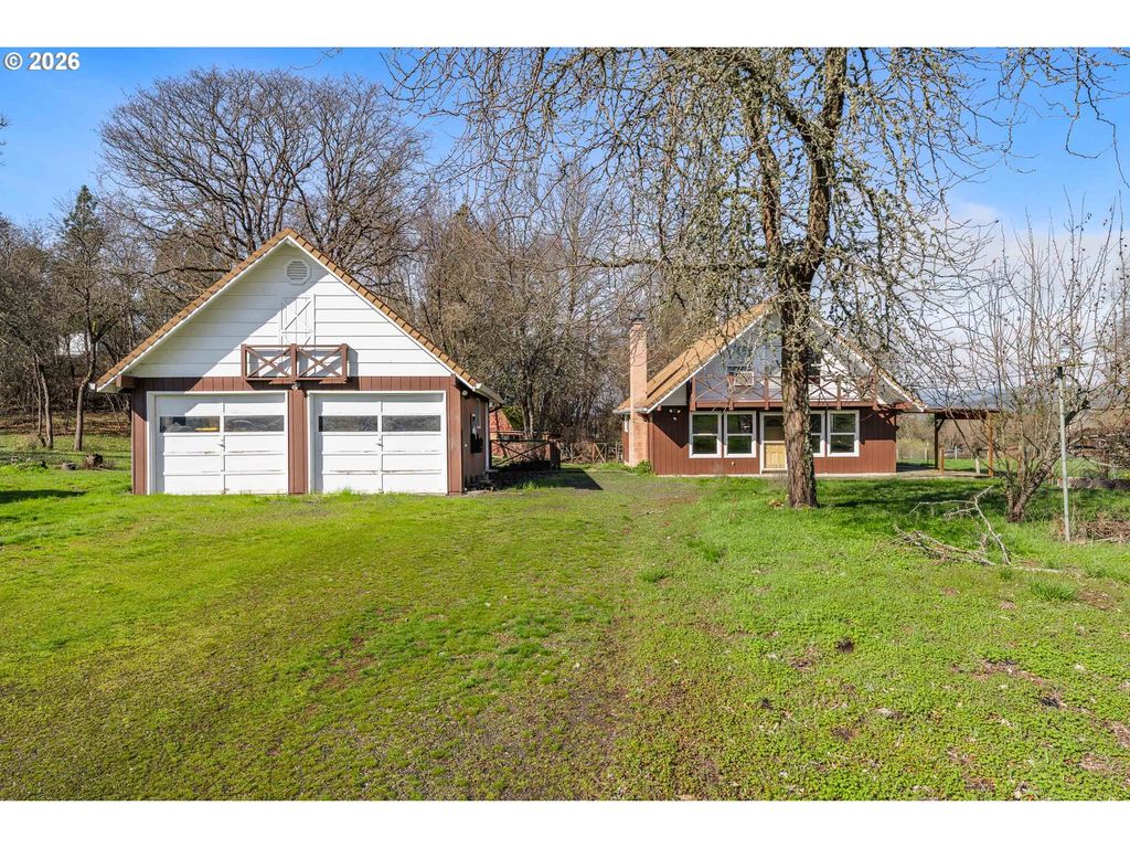 200 SIERRA Dr, Eagle Point, OR 97524