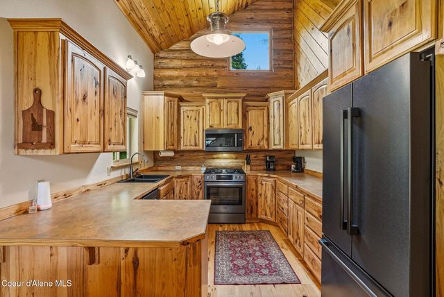 7569 Upper Pack River Rd, Sandpoint, ID 83864