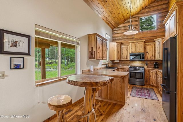 7569 Upper Pack River Rd, Sandpoint, ID 83864