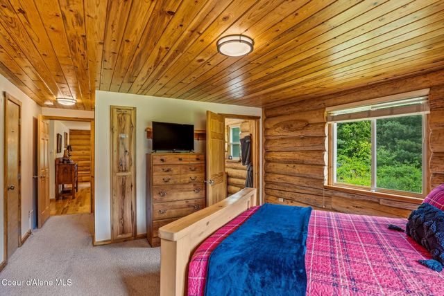 7569 Upper Pack River Rd, Sandpoint, ID 83864